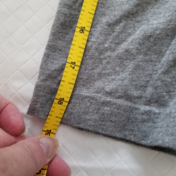 Lot Of 2 Pumas Graphic T-Shirt Mens XL. Puma All Over B&W . And Gray Solid - Picture 10 of 12